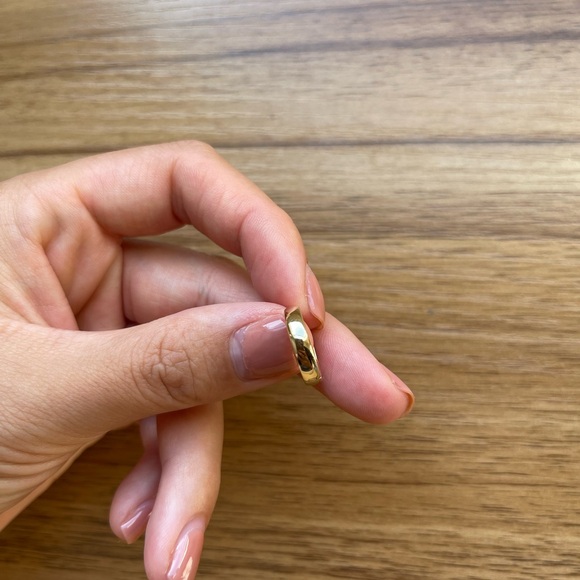 Mejuri 14K Gold Single Bold Small Hoop - Picture 3 of 6